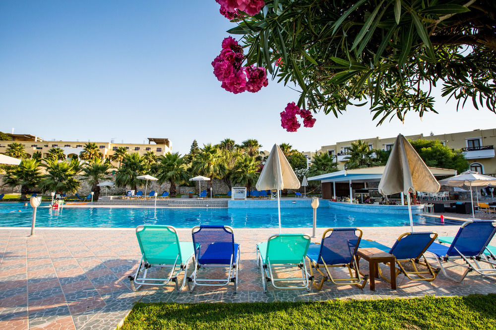 Langley Resort Almirida Bay Bagian luar foto